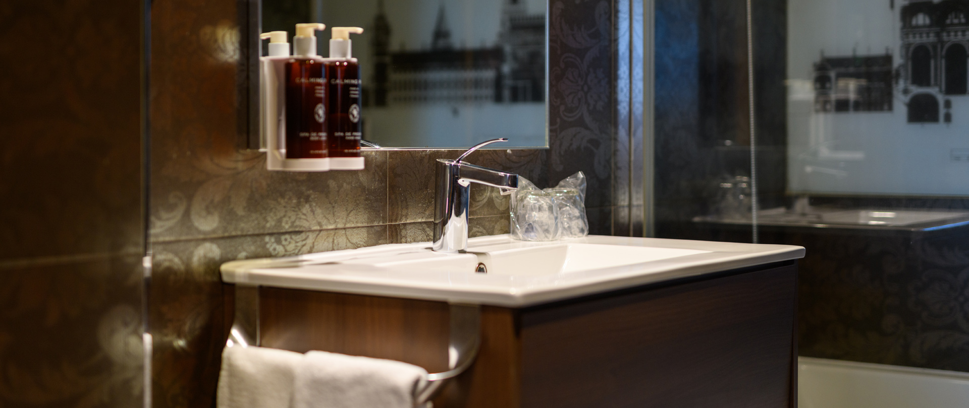 hotel san lorenzo del escorial con encanto boutique centro habitaciones superiores banera las cuatro esposas de felipe cab 1